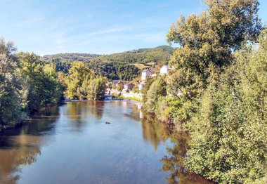 Fransa Madele nehirde güneşli bir günde