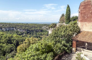 Bulutlu bir günde Fransa 'nın Alplerindeki dağlar