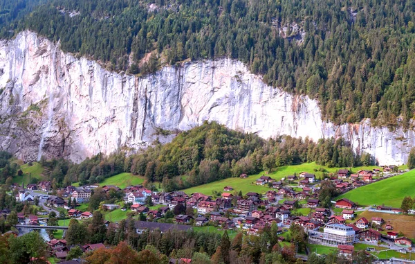 Деревянные Дома Горах Муррен Швейцарии Облачный День — стоковое фото