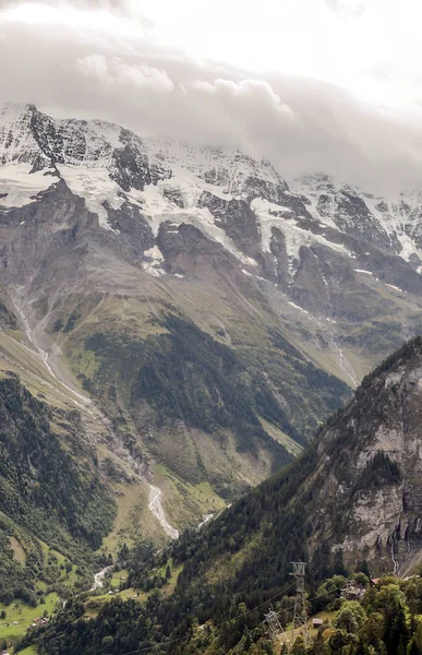 Murren Βουνά Στην Ελβετία Μια Συννεφιασμένη Μέρα — Φωτογραφία Αρχείου