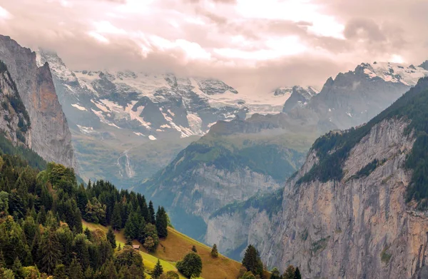 Bulutlu Bir Günde Sviçre Deki Murren Dağları — Stok fotoğraf