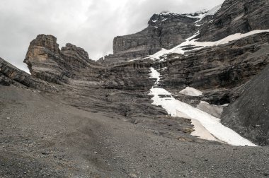 Bulutlu bir günde İsviçre 'deki Murren Dağları