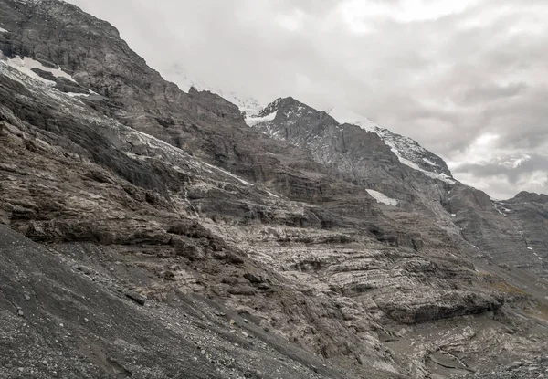 Murren Hegyek Svájcban Egy Felhős Napon — Stock Fotó