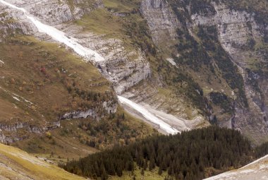 Bulutlu bir günde İsviçre 'deki Murren Dağları
