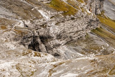 Bulutlu bir günde İsviçre 'deki Murren Dağları