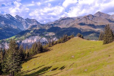 Bulutlu bir günde İsviçre 'deki Murren Dağları