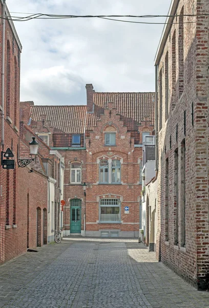 Streets Bruges Belgium Its Medieval Style Facades Cloudy Day — Stock Photo, Image