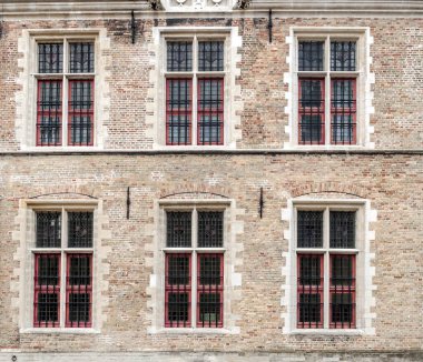 Bruges, Belçika 'daki evlerin cepheleri.