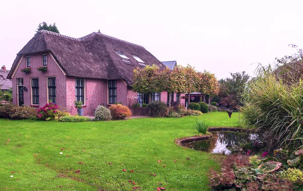 Giethoorn Villaggio Olandese Con Canali Case Rurali Una Giornata Nuvolosa — Foto Stock