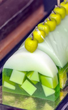 Farklı renkte aromalı pasta.