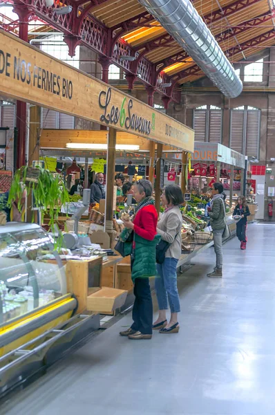 Colmar Alsacia Francia Septiembre 2014 Mercado Con Personas Anónimas Comprando — Foto de Stock