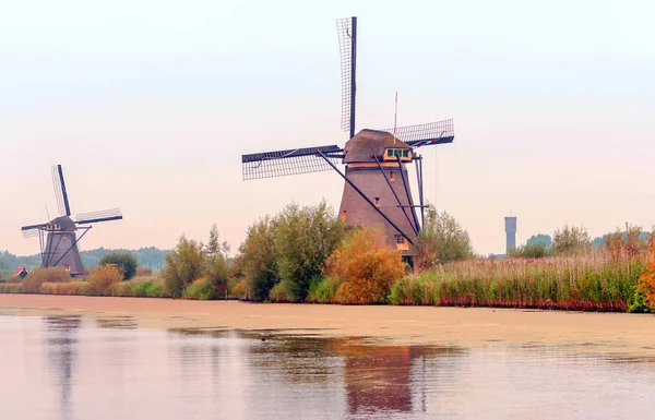 Moinhos Kinderdijk Holanda Dia Nublado — Fotografia de Stock