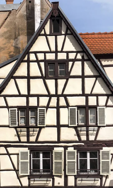 Színes Házak Homlokzatai Alsace Észak Franciaországban Egy Napsütéses Napon — Stock Fotó