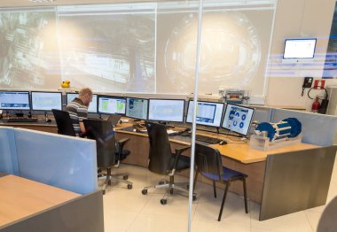 GENEVA, SWitzerland-Eylül 2014. Yeraltında bulunan CERN parçacık hızlandırıcısının bileşenleri.