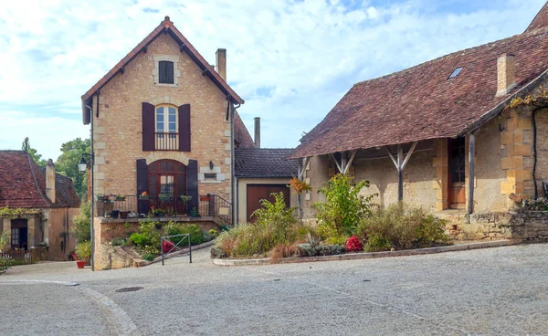 Das Mittelalterliche Dorf Aquitaine Mit Seinen Steinhäusern Südfrankreich Einem Bewölkten — Stockfoto