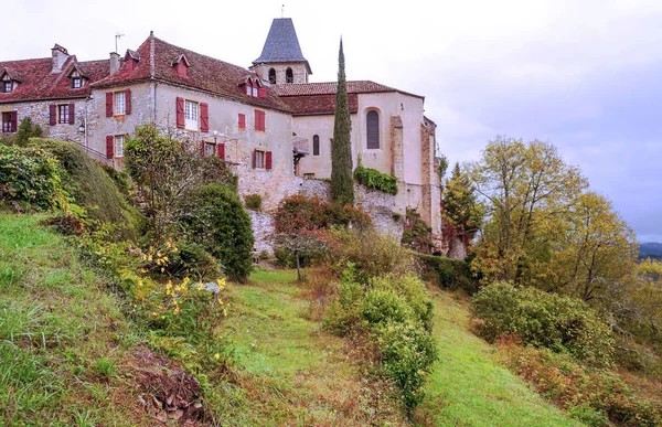 Středověká Vesnice Aquitaine Svými Kamennými Domy Jihu Francie Oblačného Dne — Stock fotografie