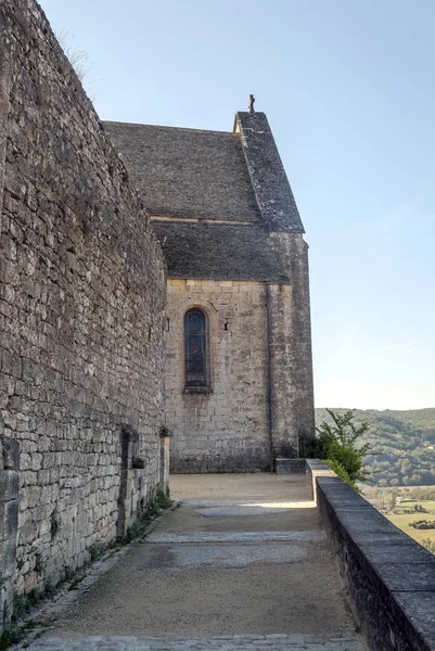 在阴天 法国南部一个中世纪的阿基坦村及其石屋 — 图库照片