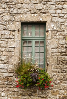 Windows ile eski taş cephe