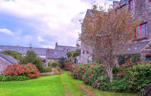 Chateaulin Its Stone Houses Cloudy Day Located French Brittany — Stock Photo, Image