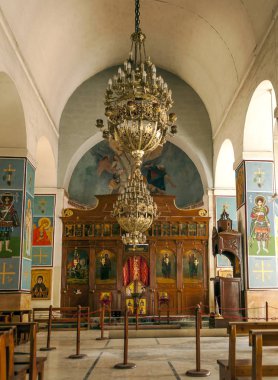 Madaba, Ürdün-Şubat 2015. Madaba Ürdün of Saint George Kilisesi kapalı.