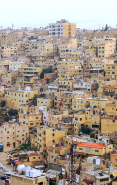 Amman, Ürdün sermaye bulutlu bir günde havadan görünümü