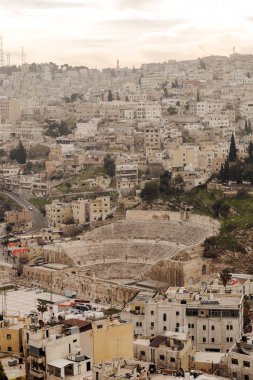 Amman, Ürdün sermaye bulutlu bir günde havadan görünümü