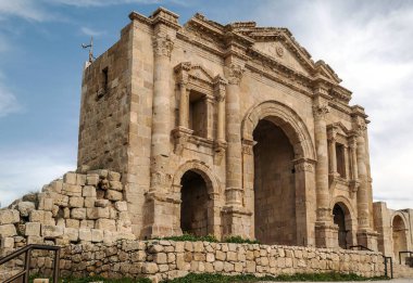 Güneşli bir günde Jerash Ürdün'de Roma arkeoloji kalır.