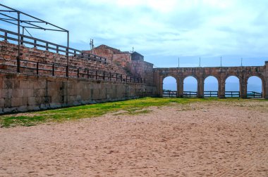 Güneşli bir günde Jerash Ürdün'de Roma arkeoloji kalır.