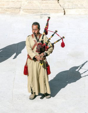 : Jerash, Jordan-Şubat 2015. Güneşli bir günde Jerash Ürdün'de Roma arkeolojik kalıntıları.