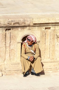 : Jerash, Jordan-Şubat 2015. Güneşli bir günde Jerash Ürdün'de Roma arkeolojik kalıntıları.