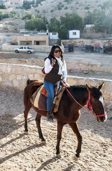 Petra Jordanie Février 2015 Touristes Cheval Dans Petra Jordanie — Photo