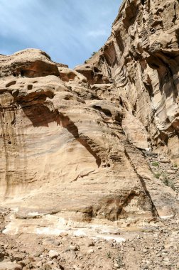 Ürdün'de Petra antik şehir kalıntıları. Petra, Jordan ve kimin nüfusu Raqmu olarak adlandırılan antik Nabatean Krallığı ' nın başkenti önemli bir arkeolojik sitedir. Petra taş ile inşa ama kelimenin tam anlamıyla, kazılan bir şehir değildir ve 