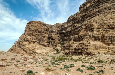 Ürdün'de Petra antik şehir kalıntıları. Petra, Jordan ve kimin nüfusu Raqmu olarak adlandırılan antik Nabatean Krallığı ' nın başkenti önemli bir arkeolojik sitedir. Petra taş ile inşa ama kelimenin tam anlamıyla, kazılan bir şehir değildir ve 