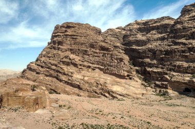 Ürdün'de Petra antik şehir kalıntıları. Petra, Jordan ve kimin nüfusu Raqmu olarak adlandırılan antik Nabatean Krallığı ' nın başkenti önemli bir arkeolojik sitedir. Petra taş ile inşa ama kelimenin tam anlamıyla, kazılan bir şehir değildir ve 