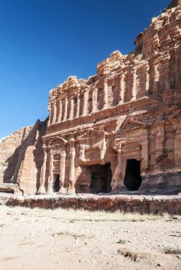 Ürdün'de Petra antik şehir kalıntıları. Petra, Jordan ve kimin nüfusu Raqmu olarak adlandırılan antik Nabatean Krallığı ' nın başkenti önemli bir arkeolojik sitedir. Petra taş ile inşa ama kelimenin tam anlamıyla, kazılan bir şehir değildir ve 
