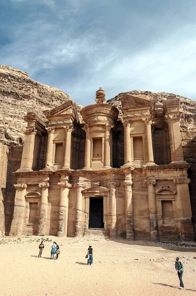 Petra Jordan February 2015 Tourists Petra Jordan Petra Important Archaeological — Stock Photo, Image