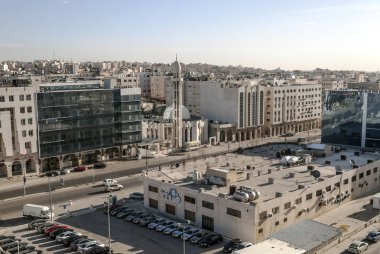 Güneşli bir günde Amman'da Ürdün gökdelen