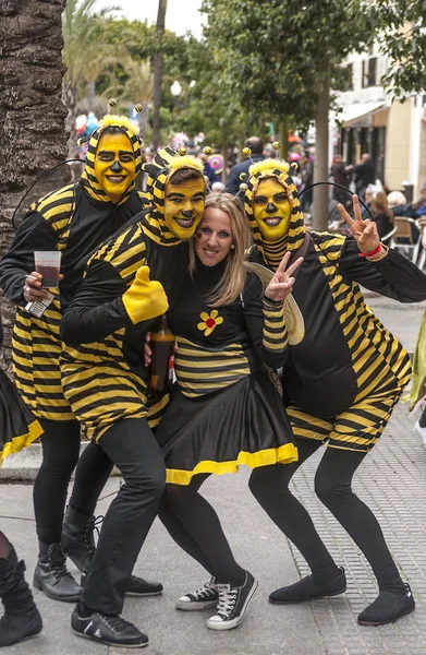 Cadiz Andalusia España Febrero 2015 Gente Anónima Disfrazada Cantando Carnaval — Foto de Stock