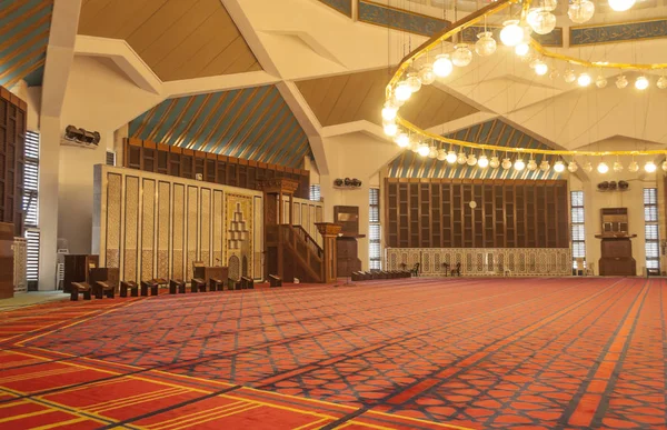 Lampa Uvnitř Mešity Krále Abdullaha Jordánsku Mešita Korunováno Kopule Pokrytá — Stock fotografie