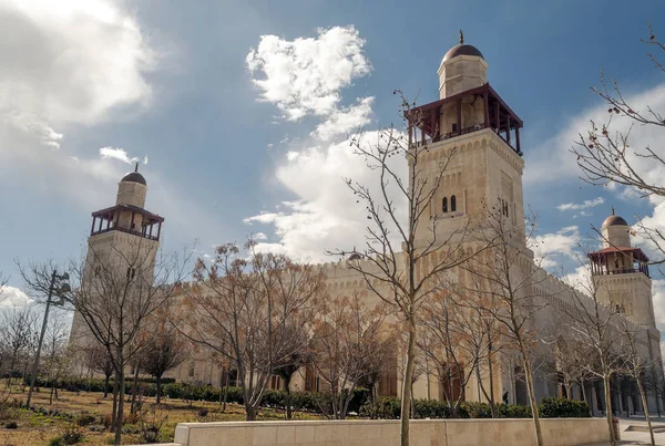 Mezquita Husseini Ammán Capital Jordania Día Soleado Dos Minaretes Delgados — Foto de Stock