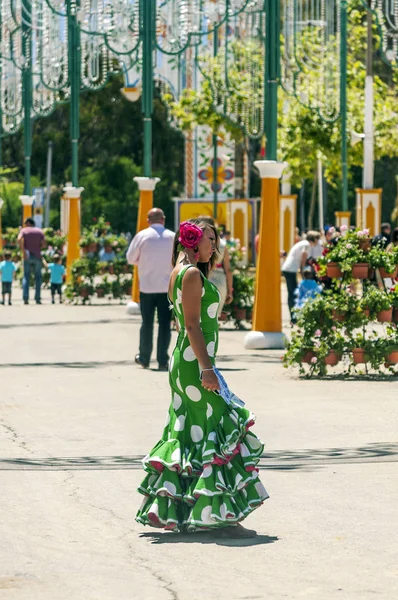 Sevilla Andalusia Espanha Julho 2015 Pessoas Anônimas Vestidas Flamenco Feira — Fotografia de Stock