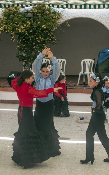 Sevilla Andalusien Spanien Juli 2015 Anonyma Människor Klädda Flamenco Sevilla — Stockfoto