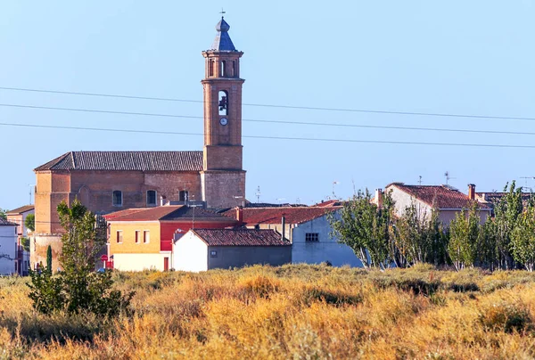 在阳光明媚的日子里 西班牙北部的农村被耕地包围 — 图库照片
