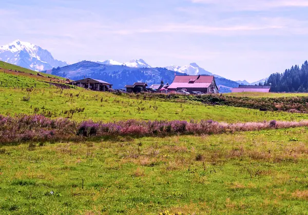 Güneşli Bir Günde Fransa Alp Dağları — Stok fotoğraf