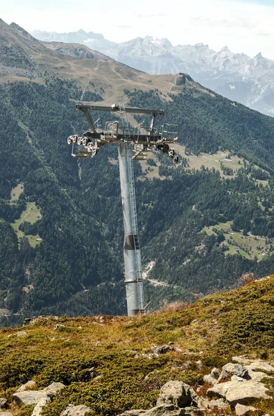 晴れた日にサン リュック バレーでスイスのアルプスの山々 — ストック写真