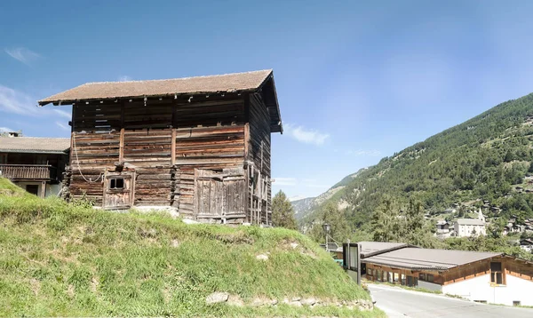 Wooden Houses Meadows Swiss Alps Saint Luc Valley Sunny Day — Stock Photo, Image