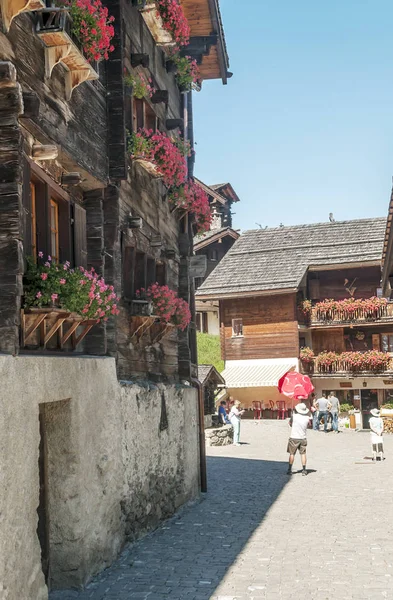 Rues Avec Maisons Bois Grimentz Suisse Par Une Journée Ensoleillée — Photo