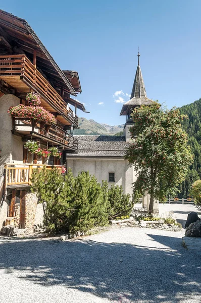 Rues Avec Maisons Bois Grimentz Suisse Par Une Journée Ensoleillée — Photo