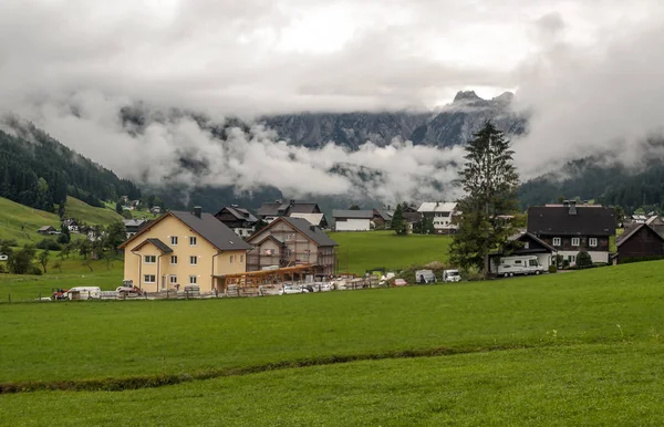 Pueblo Gosau Con Sus Casas Madera Los Alpes Austria Día —  Fotos de Stock