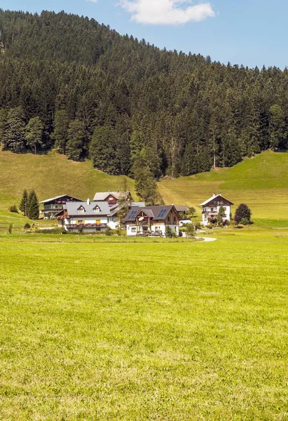 Fából Készült Házak Osztrák Alpok Egy Napsütéses Napon Gosau Falu — Stock Fotó